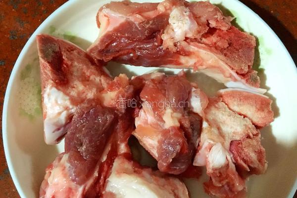 红豆薏米骨头汤的做法图解3