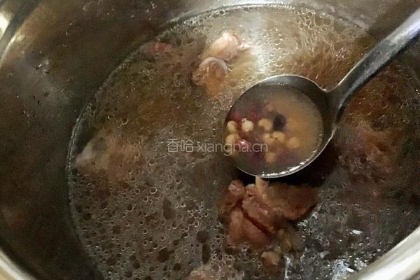 红豆薏米骨头汤的做法图解7