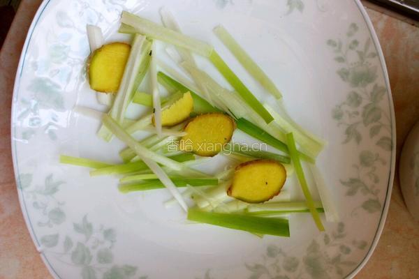 油泼黄花鱼的做法图解2