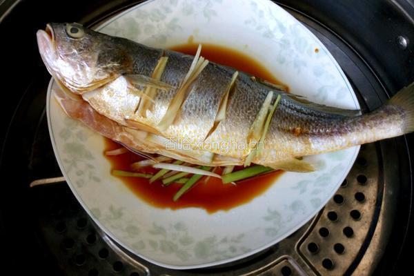 油泼黄花鱼的做法图解5