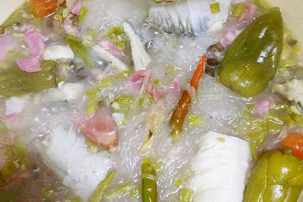 酸菜粉丝桂鱼块的做法图解4