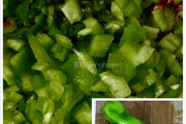 辣椒鸡蛋花的做法图解1