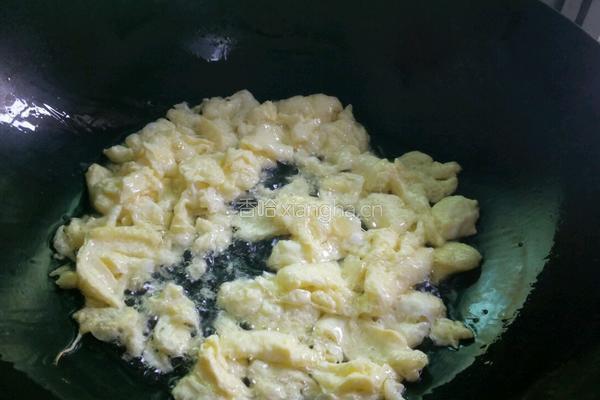 胡萝卜鸡蛋炒饭的做法图解4