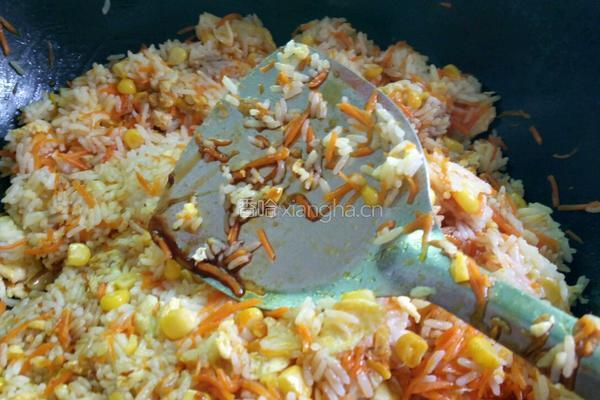 胡萝卜鸡蛋炒饭的做法图解8