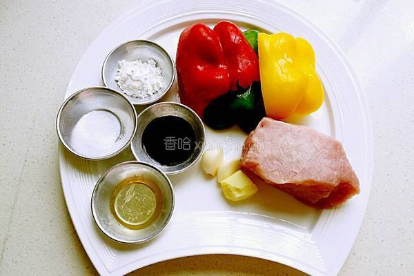 彩椒炒肉丝的做法图解1