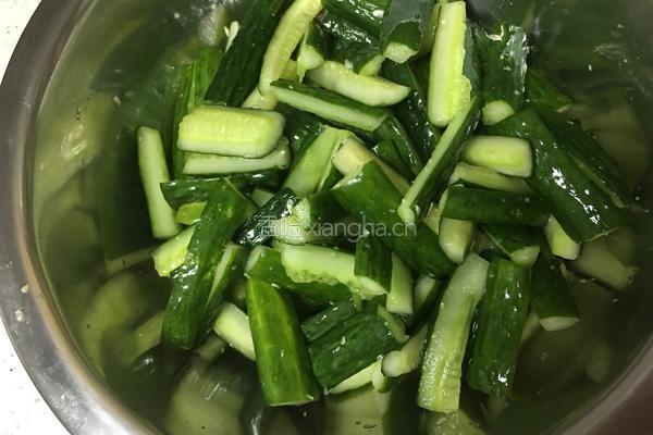 爽口麻香腌黄瓜的做法图解6