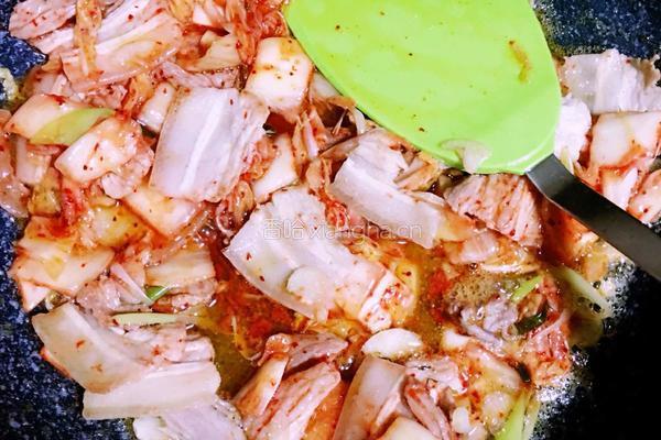 五花肉辣白菜豆腐汤的做法图解6