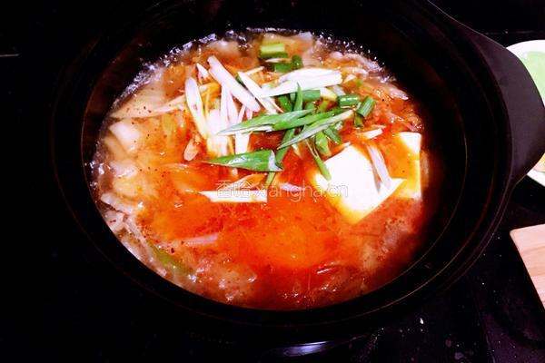 五花肉辣白菜豆腐汤的做法图解10