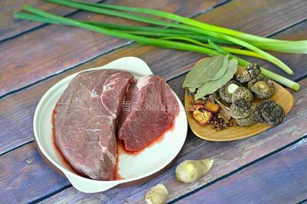 红焖牛肉的做法图解1