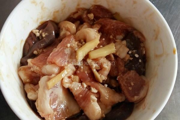 丝瓜瘦肉猪干汤的做法图解2