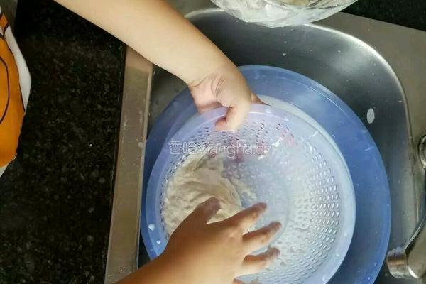 手工面筋包肉枸杞鸡汤的做法图解3