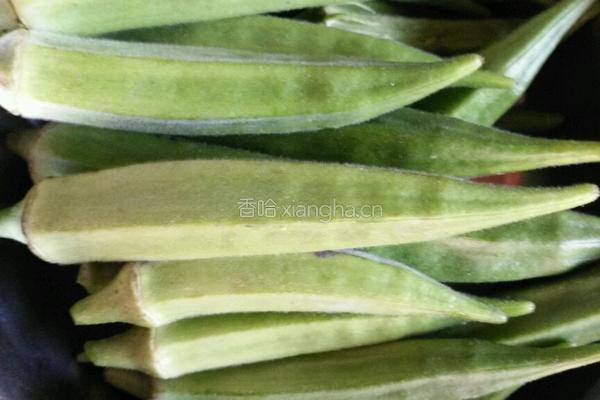 秋葵炒鸡蛋的做法图解1