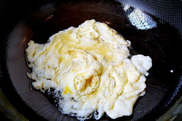 鸡蛋炒丝瓜条的做法图解5