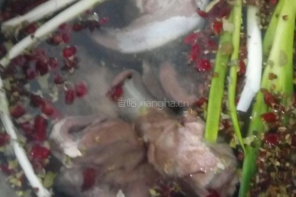 凉拌猪舌的做法图解2