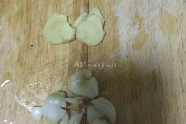 洋葱炒小鱿鱼的做法图解3