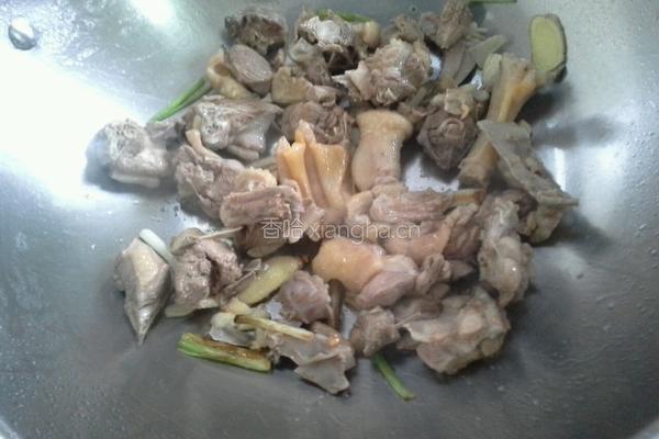山药土豆红焖鸭肉的做法图解4