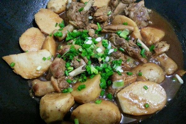 芋艿炖鸭腿的做法图解7