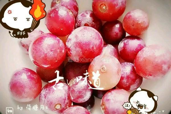 葡萄草莓苹果酸奶汁的做法图解1