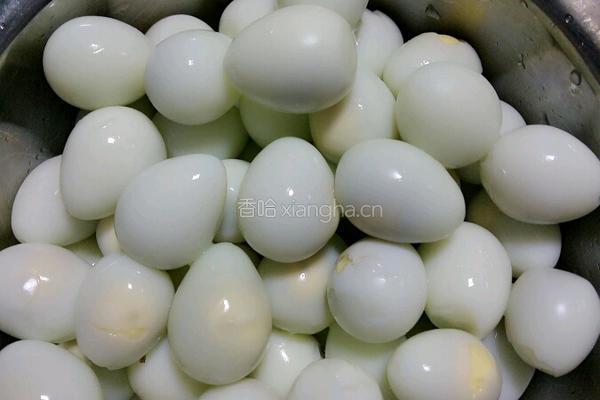 丝瓜虎皮鹌鹑蛋的做法图解1