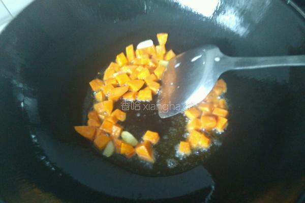 香爆回鱼丁的做法图解7