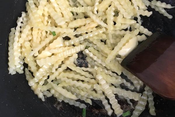 爆炒土豆热狗丝的做法图解9