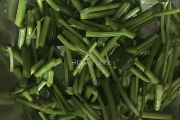 清炒红薯叶的做法图解1