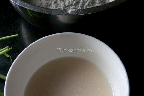 香喷喷的牛奶馒头的做法图解1