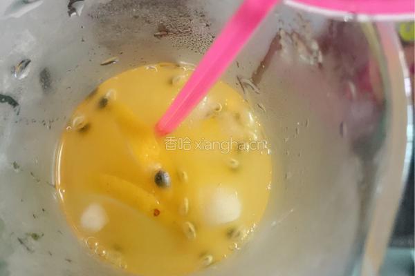 柠檬百香果汁的做法图解3