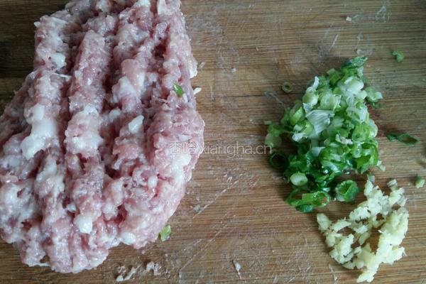 青菜肉丸豆腐汤的做法图解2