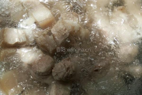 鹌鹑蛋红烧肉的做法图解2