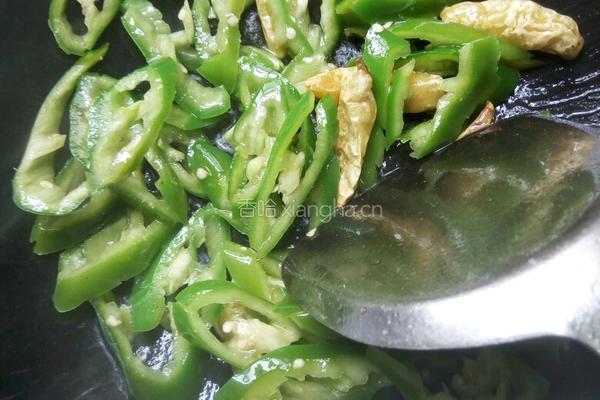 青椒孜然牛肉的做法图解6