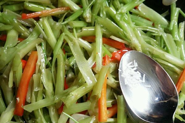 竹叶菜杆炒肉丝的做法图解14