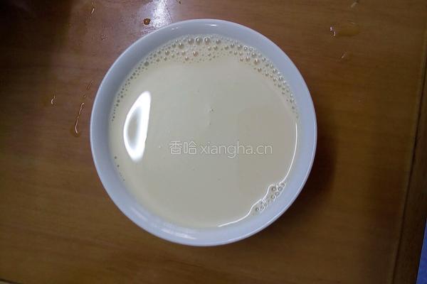 红豆奶香馒头的做法图解1