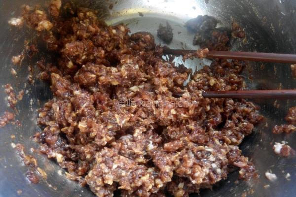 猪肉圆白菜馅饺子的做法图解3