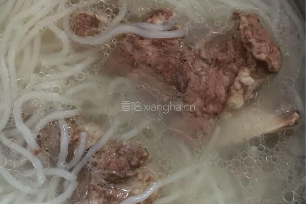 大骨米粉汤的做法图解4