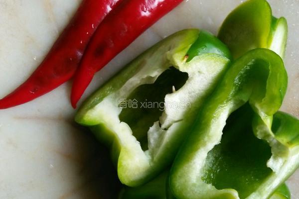 双椒炒牛肉的做法图解1
