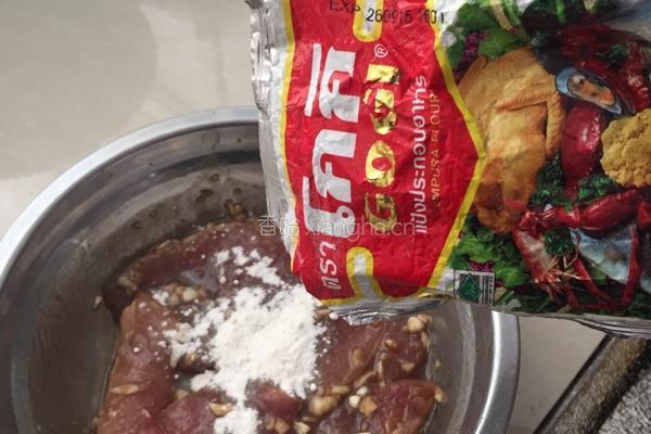 泰式蒜香黑椒炸猪的做法图解4