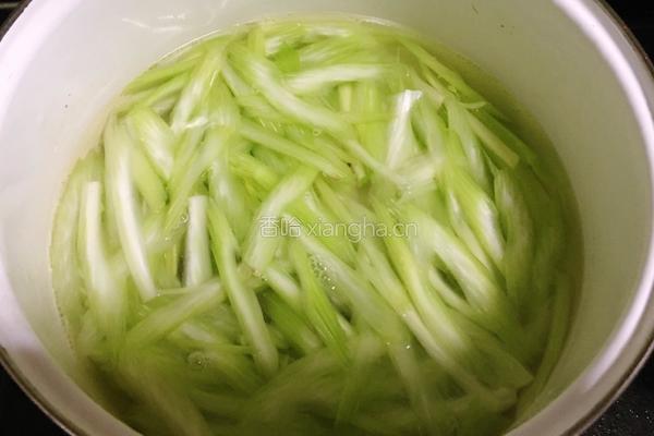 西芹炒肉丝的做法图解6