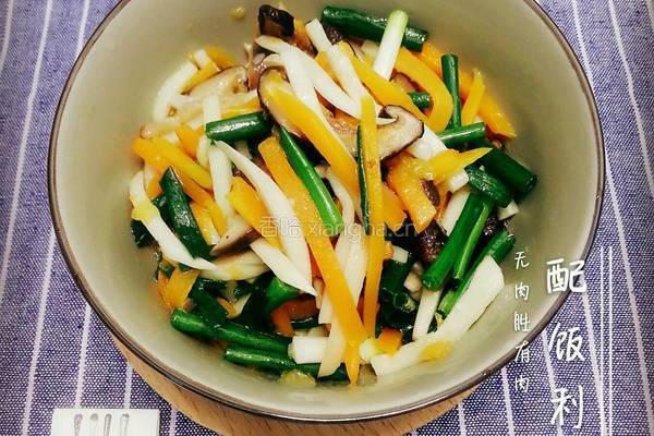 素炒双菇胡萝卜的做法图解2