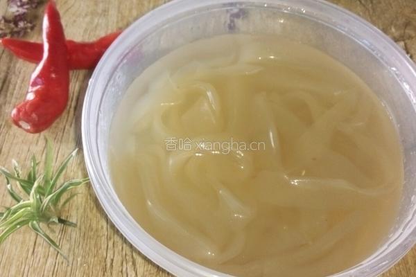 剁椒拌粉皮的做法图解1