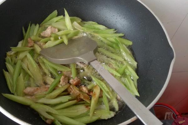 芹菜炒肉的做法图解5