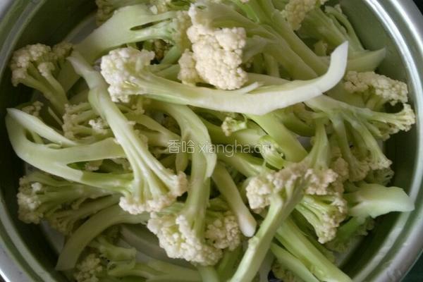 菜花炒肉的做法图解3