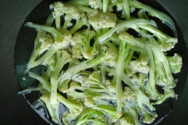 菜花炒肉的做法图解4