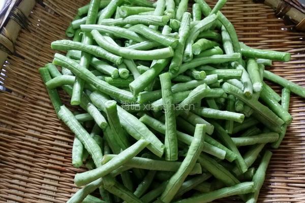 油渣豆角的做法图解3