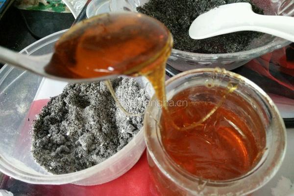 抹茶黑芝麻月饼的做法图解2