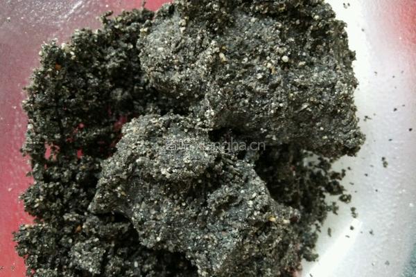抹茶黑芝麻月饼的做法图解3