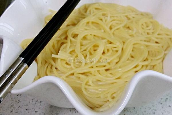 黑椒牛肉意面的做法图解1