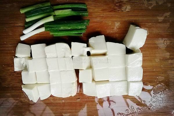 鱼骨豆腐汤的做法图解2