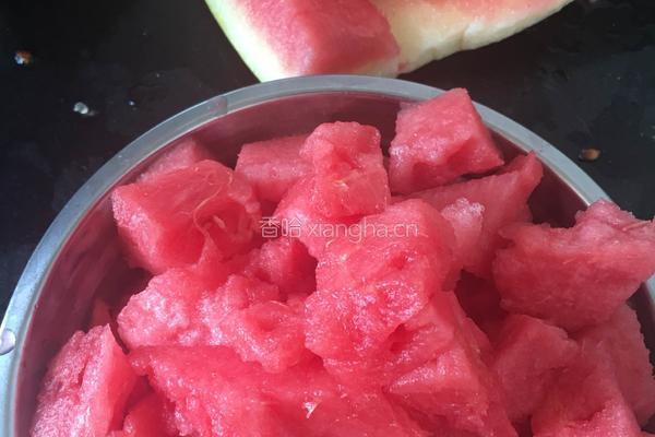 西瓜汁的做法图解1