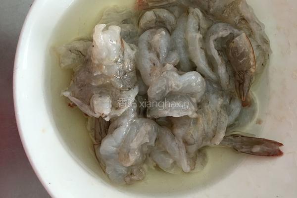 火龙果炒虾仁的做法图解2